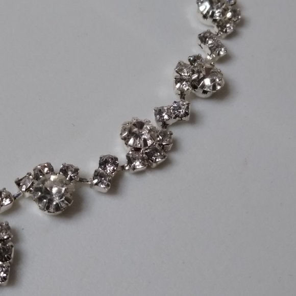 Decorative Y Shaped Necklace Adjustable 16 To 20 Inches - Picture 7 of 14